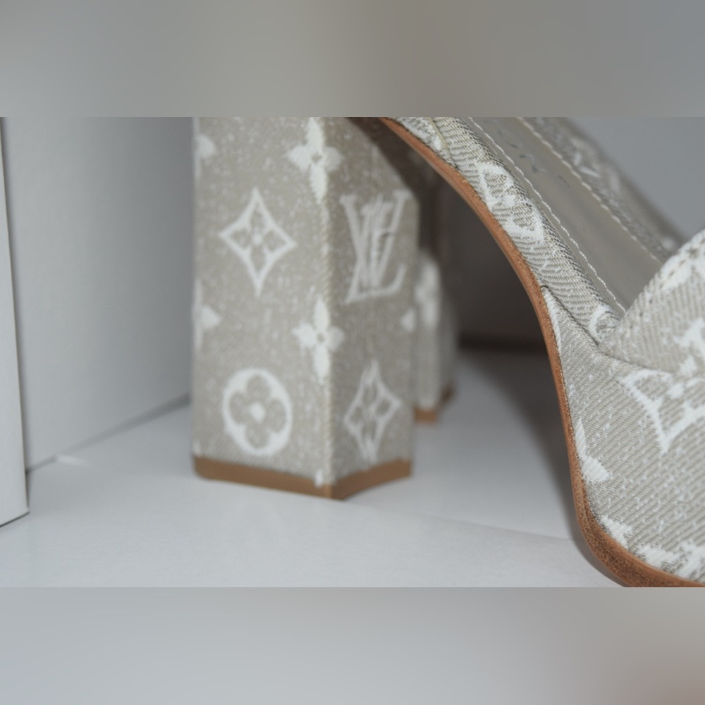Louis Vuitton MONOGRAM Womens Platform & Wedge Sandals 2023 SS - Picture 7 of 14